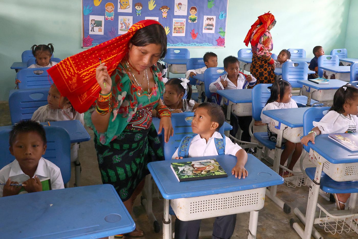 Aula multigrado en una escuela guna