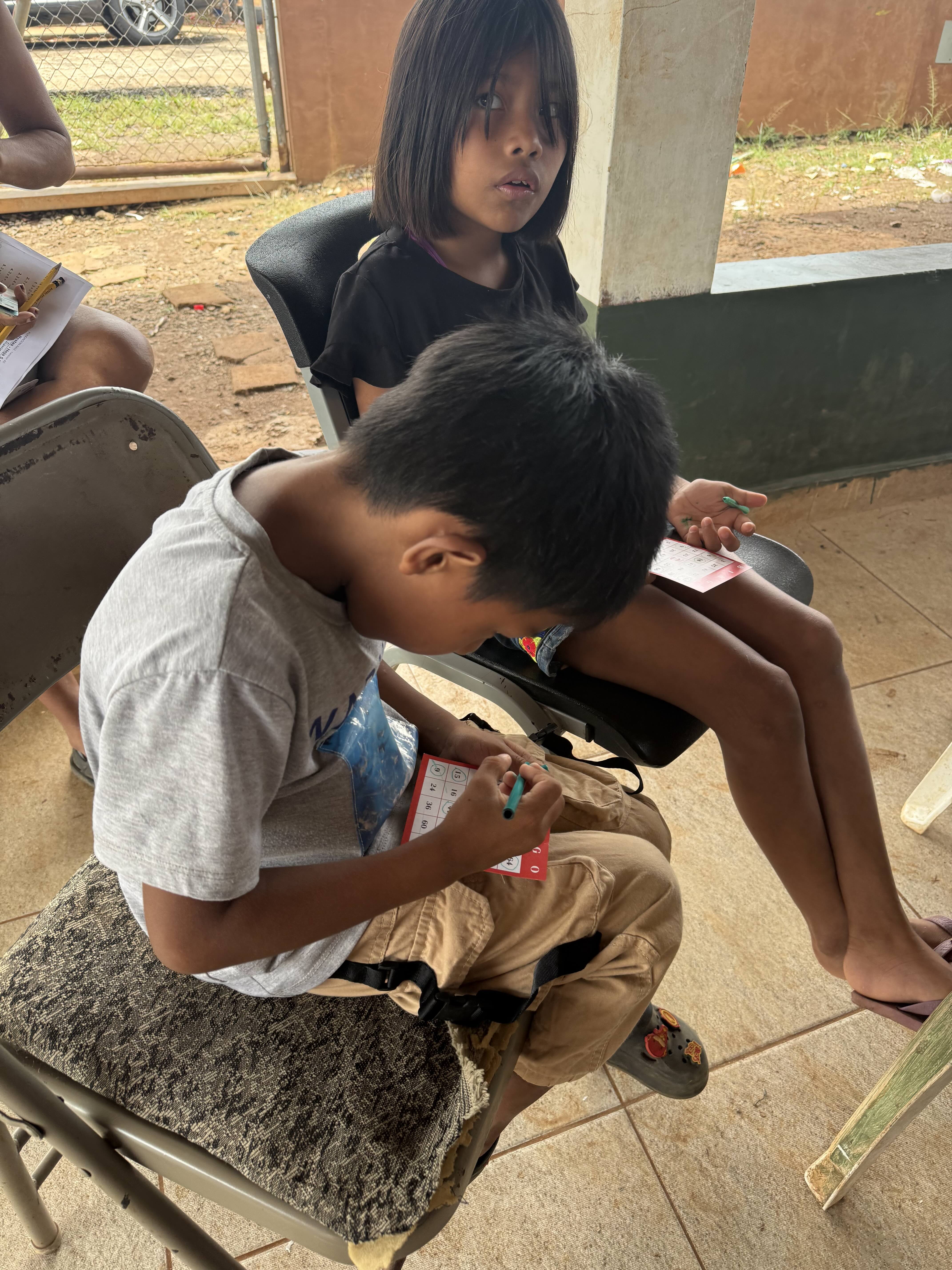 Trabajo de un niño en papel